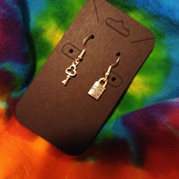 Lock 🔒 and Key 🗝️ Themed Mismatched Silvertone Charm Earrings - Picture 2 of 2